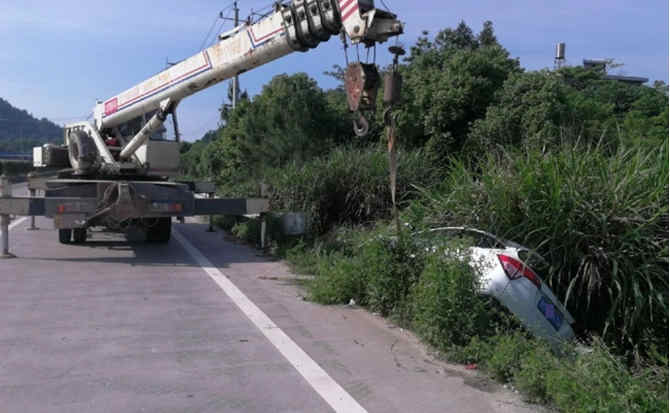 老城区重载吊车救援